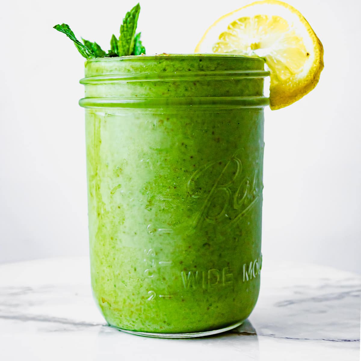 2-Minute Mango Kale Smoothie Recipe with Collagen | Chenée Today