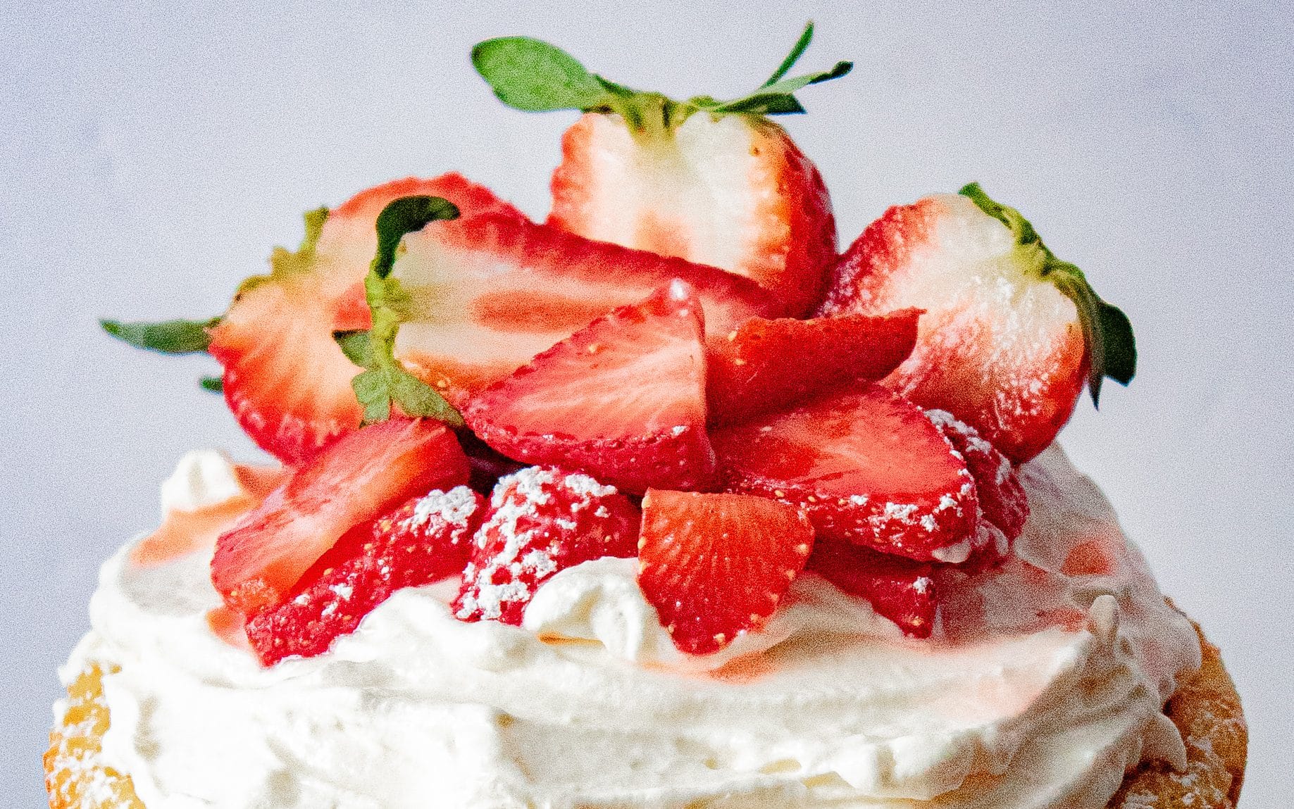 vanilla cake with strawberries on top
