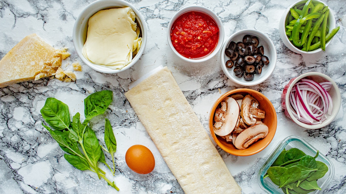 ingredients for puff pastry pizza