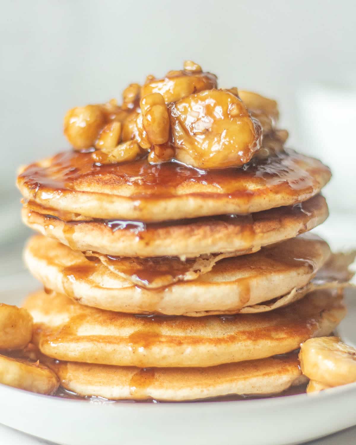 banana topping for pancakes in a stack