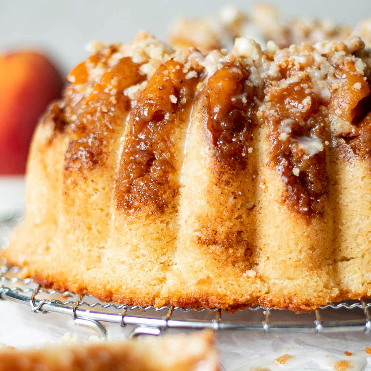 easy peach cobbler pound cake topping