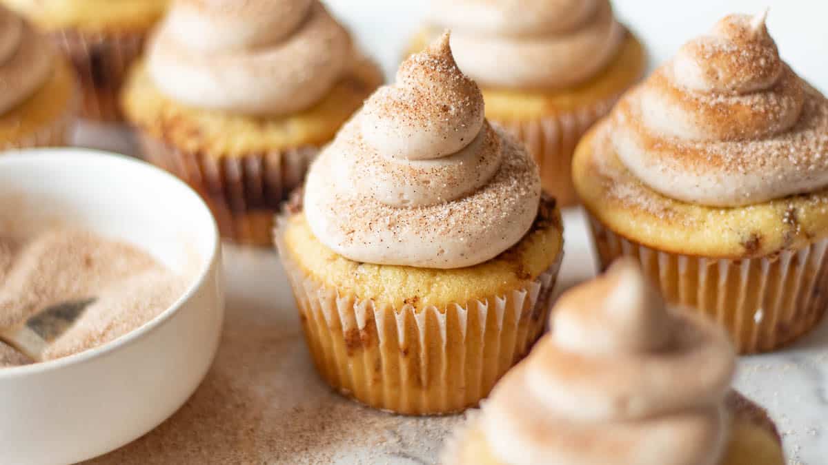 cinnamon cupcakes with cream cheese frosting