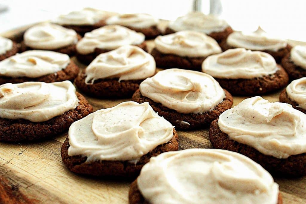 Cookies topped with browned butter cream cheese frosting showing creamy brown butter frosting texture on baked desserts.